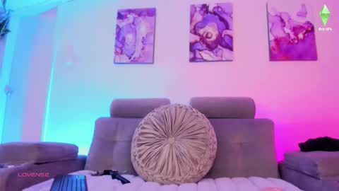     .  INDEPENDENT MODEL online show from February 2026 01:40:01 PM