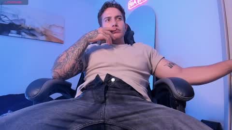 Snapshot of sebastianortizm chatting on January 2025 12:11:01 AM Lucian Sinclair online show from January 2025 12:11:01 AM