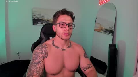 Snapshot of sebastianortizm chatting on February 2025 12:30:01 AM Lucian Sinclair online show from February 2025 12:30:01 AM