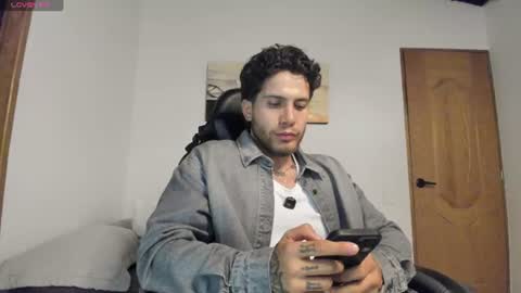 Snapshot of sebastianortizm chatting on July 2026 02:16:01 AM Lucian Sinclair online show from July 2026 02:16:01 AM