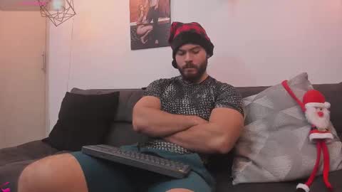 Instagram jeanpaulfit  online show from December 2025 10:59:02 PM