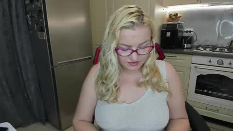 Snapshot of secr3tmistress chatting on April 2026 05:17:01 PM Ame online show from April 2026 05:17:01 PM