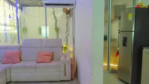 Snapshot of secrethause71605 chatting on February 2026 09:13:01 PM NIKOL online show from February 2026 09:13:01 PM