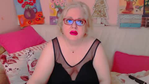Snapshot of secretloverbbw chatting on May 2026 07:01:01 PM Alice online show from May 2026 07:01:01 PM