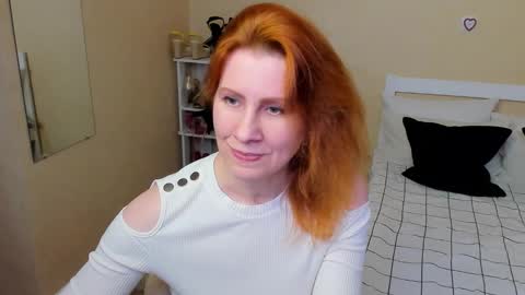 seductive_foxy_ online show from September 2025 08:25:01 PM