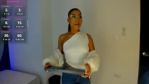 Selena online show from October 2025 12:15:02 PM