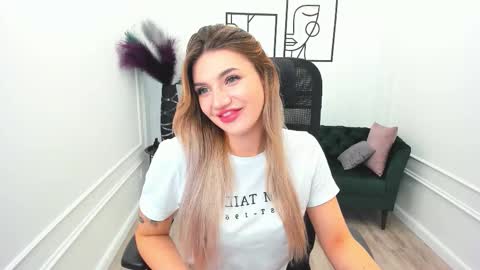 selenaemoore online show from September 2025 07:41:02 PM