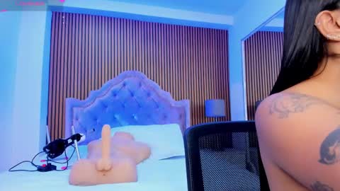 selenastonne online show from November 2025 08:14:01 PM