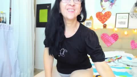 Snapshot of selene_milf_ chatting on February 2025 03:15:01 AM Selene online show from February 2025 03:15:01 AM