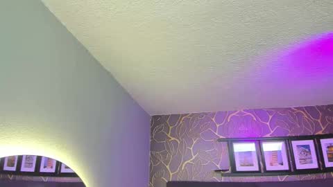 Selene online show from September 2025 08:21:01 PM