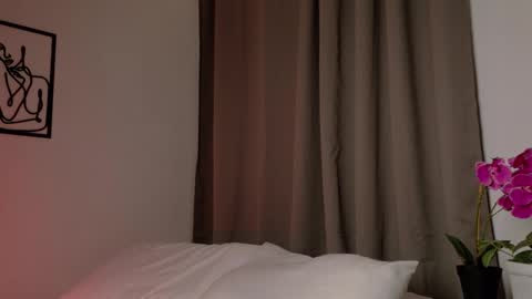 Selene Nova online show from February 2026 06:07:01 PM