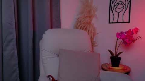 Selene Nova online show from April 2026 07:58:01 PM