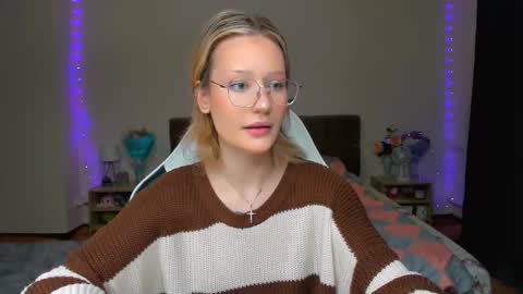 Snapshot of selfharm777 chatting on September 2025 09:26:02 PM Simon and Alice online show from September 2025 09:26:02 PM