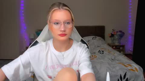 Snapshot of selfharm777 chatting on September 2025 08:12:02 PM Simon and Alice online show from September 2025 08:12:02 PM