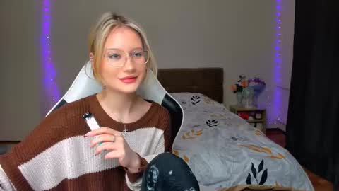 Snapshot of selfharm777 chatting on September 2025 08:14:01 PM Simon and Alice online show from September 2025 08:14:01 PM