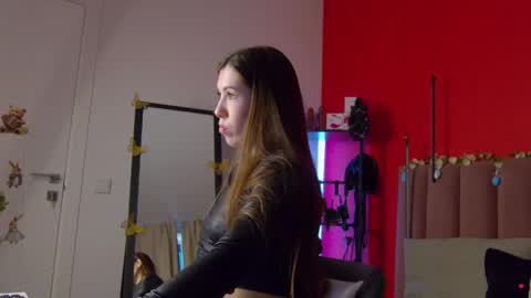 Nicole online show from April 2026 01:47:02 AM