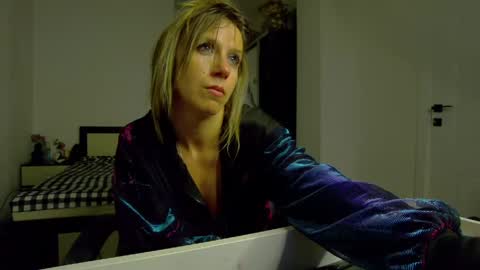 Snapshot of sellena_angel chatting on May 2026 04:46:02 PM sellena_angel online show from May 2026 04:46:02 PM