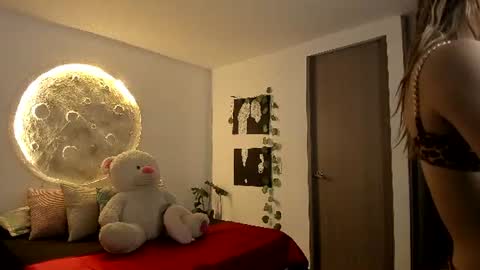 Snapshot of selyn_ chatting on June 2026 10:07:02 AM Selyn online show from June 2026 10:07:02 AM
