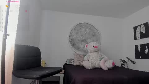 Snapshot of selyn_ chatting on June 2026 04:18:02 PM Selyn online show from June 2026 04:18:02 PM