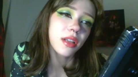 Snapshot of sendforesme chatting on January 2025 12:17:02 AM goddess esme  online show from January 2025 12:17:02 AM