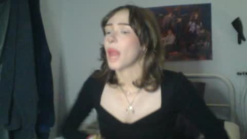 Snapshot of sendforesme chatting on October 2025 12:32:01 AM goddess esme  online show from October 2025 12:32:01 AM