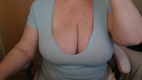 Snapshot of sensual_cris chatting on May 2026 01:28:01 PM CRIS online show from May 2026 01:28:01 PM