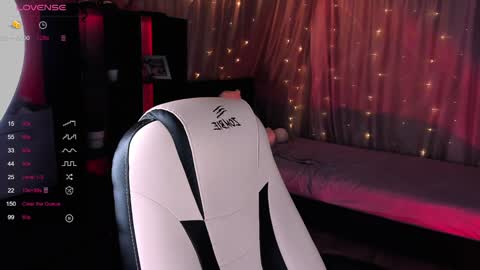 Snapshot of sensualily chatting on February 2025 06:33:01 PM Kiki online show from February 2025 06:33:01 PM