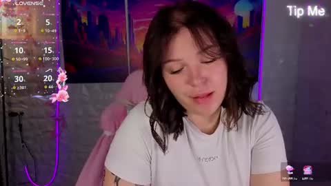 Snapshot of seraphinaa_darkwater chatting on July 2026 11:51:02 PM Lisa and Mona online show from July 2026 11:51:02 PM