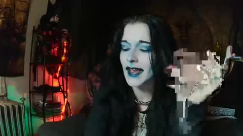 Seraphin Munster online show from November 2025 06:08:02 PM