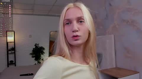 Snapshot of serenastile chatting on July 2026 10:17:01 AM SerenaStile online show from July 2026 10:17:01 AM