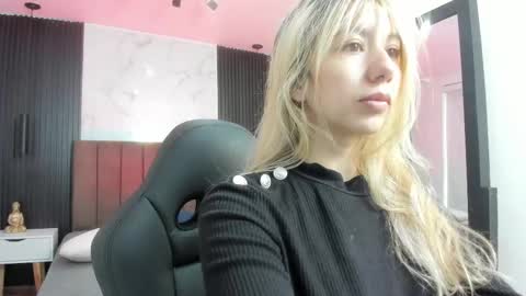 Serene online show from September 2025 12:39:01 PM