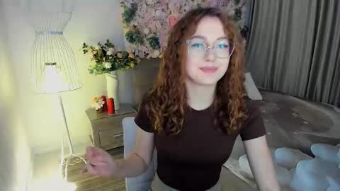 Ophelia online show from November 2025 07:35:02 PM