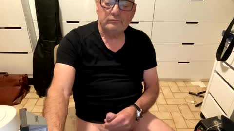 Snapshot of serge8413 chatting on December 2024 03:45:02 AM serge8413 online show from December 2024 03:45:02 AM