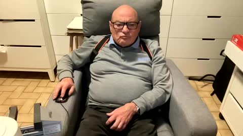 Snapshot of serge8413 chatting on January 2025 05:44:01 PM serge8413 online show from January 2025 05:44:01 PM