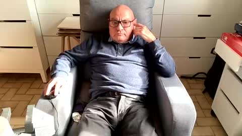 Snapshot of serge8413 chatting on January 2025 12:57:02 PM serge8413 online show from January 2025 12:57:02 PM