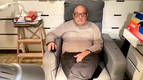 Snapshot of serge8413 chatting on January 2025 06:40:02 PM serge8413 online show from January 2025 06:40:02 PM