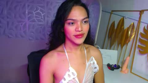 Bella online show from December 2025 08:17:01 PM