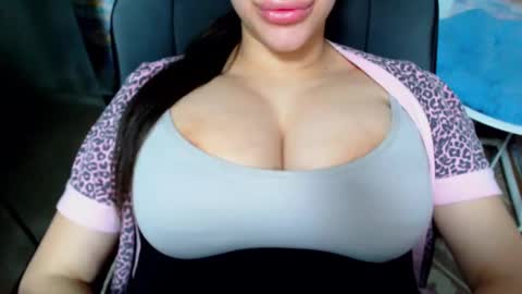 seu_cute online show from February 2025 06:30:02 PM