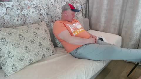 Roxy Kate Mary Alex Arnold online show from April 2026 03:50:01 PM