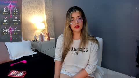 Snapshot of sexmilla_ chatting on December 2024 09:41:02 PM My name is sexmilla Dont forget to follow me online show from December 2024 09:41:02 PM