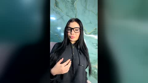 SARA    online show from December 2025 07:53:02 PM