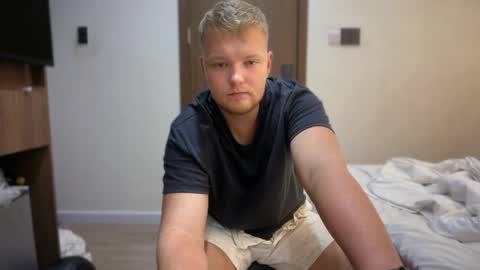 Snapshot of sexual_sbotage chatting on May 2026 03:31:01 PM Max Leman online show from May 2026 03:31:01 PM