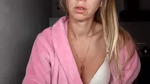Snapshot of sexualangel chatting on April 2026 03:15:02 AM Verona online show from April 2026 03:15:02 AM