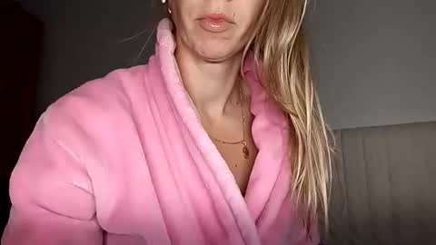 Snapshot of sexualangel chatting on May 2026 04:29:01 AM Verona online show from May 2026 04:29:01 AM