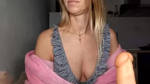 Snapshot of sexualangel chatting on June 2026 02:36:01 AM Verona online show from June 2026 02:36:01 AM