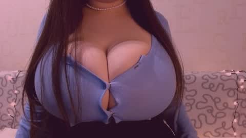 Julia online show from November 2025 03:10:02 PM