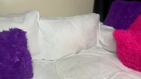 sexy_aluna online show from April 2026 07:58:01 PM