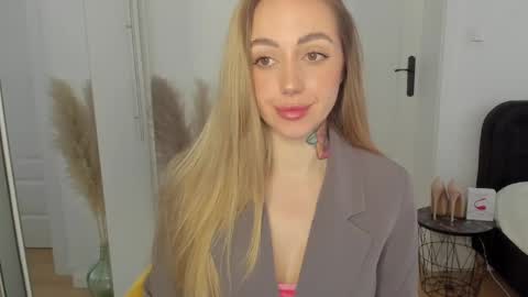 C o r a l i e online show from February 2025 02:34:02 PM