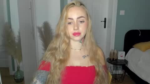 Snapshot of sexy_coralie chatting on April 2026 06:49:02 AM C o r a l i e online show from April 2026 06:49:02 AM