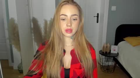 Snapshot of sexy_coralie chatting on April 2026 02:07:02 PM C o r a l i e online show from April 2026 02:07:02 PM